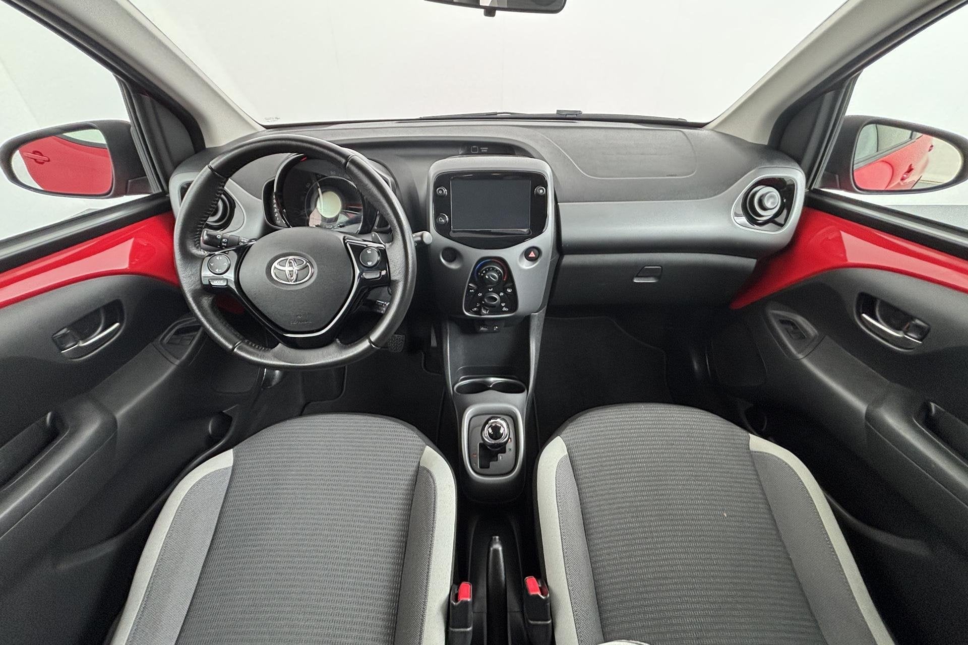 Toyota Aygo 1.0 VVT-i x-play Kleurrijke stadsauto met een vr, Stof, Gebruikt, 4 stoelen, Origineel Nederlands