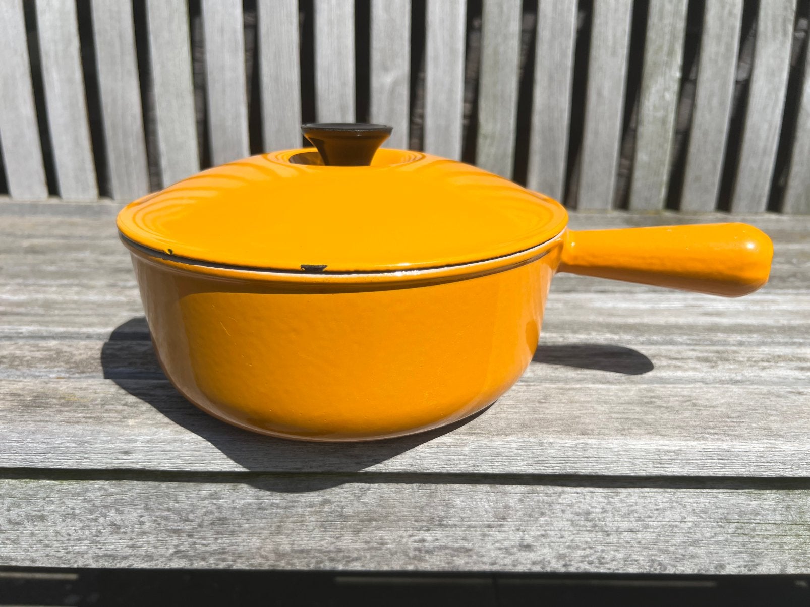 Le Creuset Caquelon 22 cm Marigold in goede staat, Huis en Inrichting, Gebruikt, Le Creuset, Ophalen of Verzenden, Le Creuset