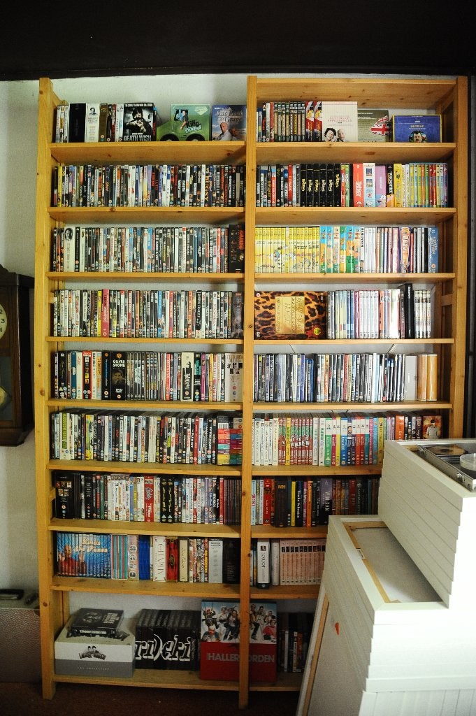 DVD verzameling, speelfilms, sitcoms, tekenfilms etc., Alle leeftijden, Ophalen, Zo goed als nieuw
