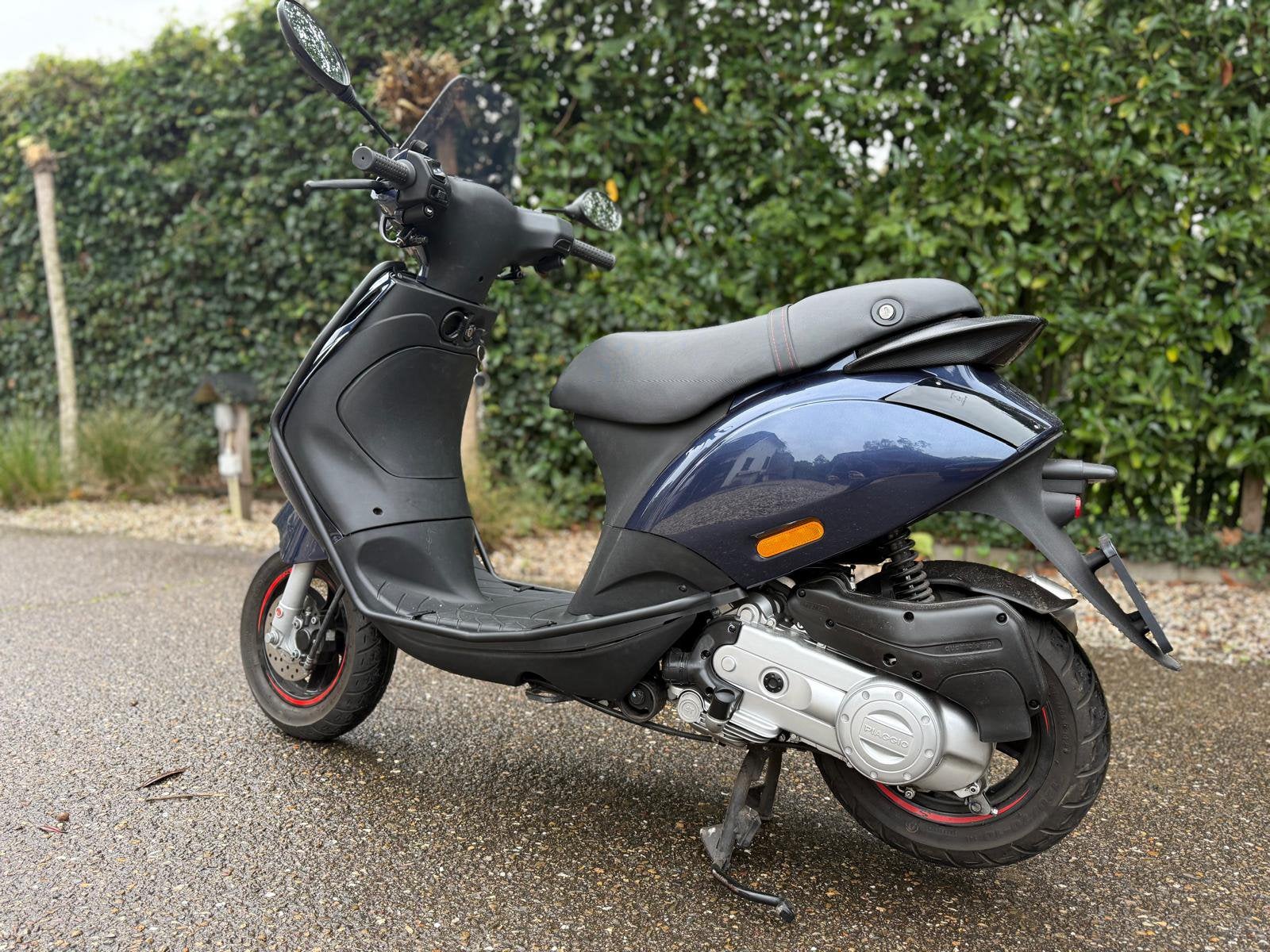 Piaggio Zip SP Full Custom Full Option E5 i-GET 2026 –, Fietsen en Brommers, Ophalen, Piaggio, Zo goed als nieuw, Benzine