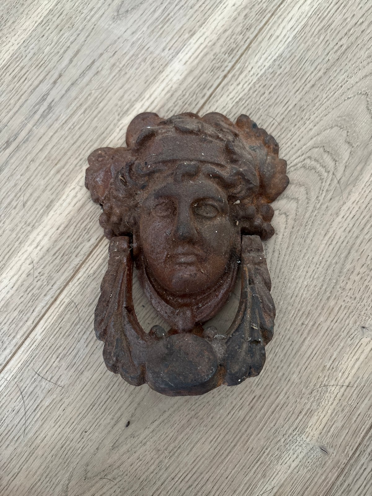 Antieke gietijzeren deurklopper met gezicht, Ophalen of Verzenden