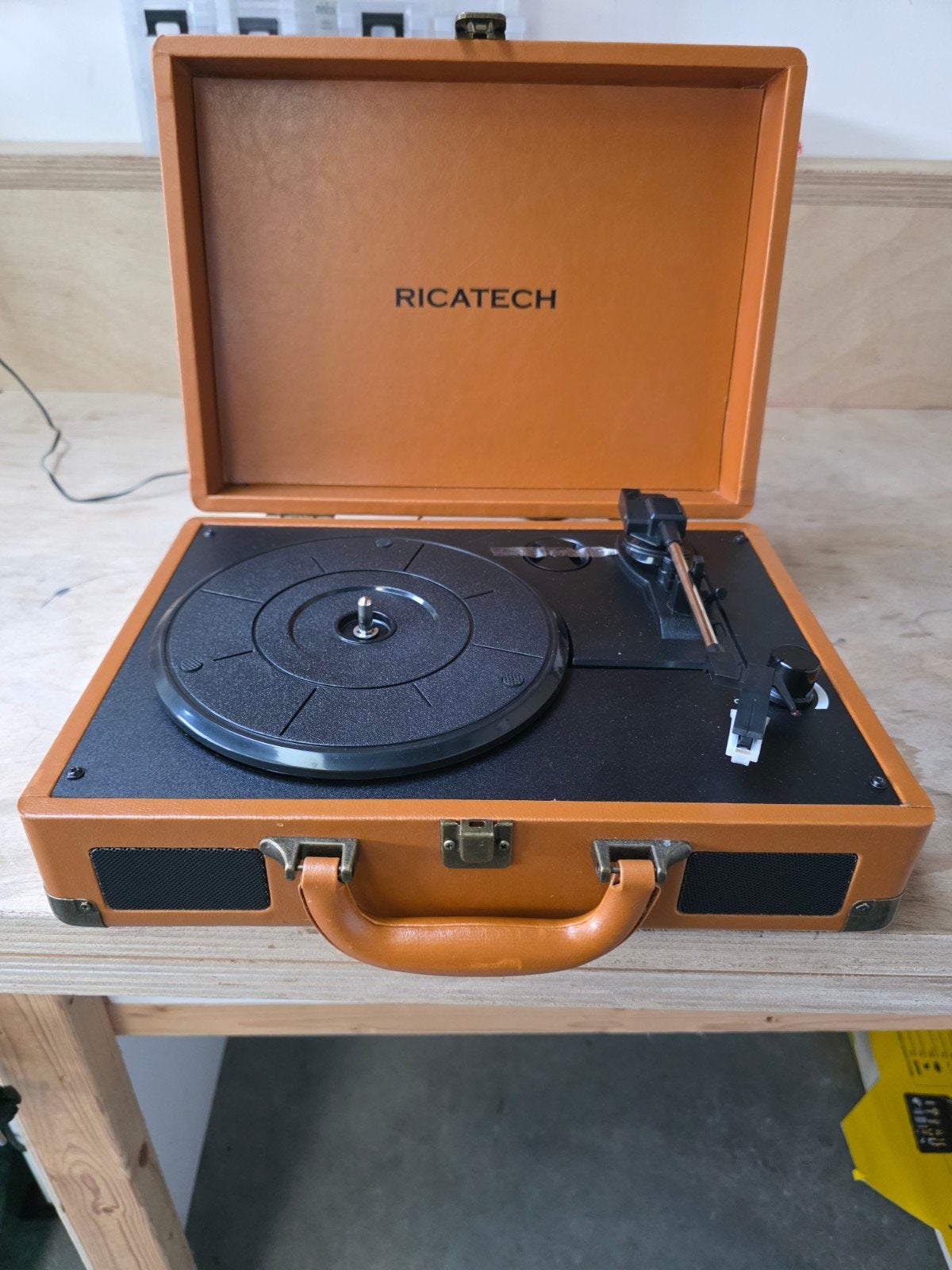 Ricatech Kofferplatenspeler en speaker, Ophalen, Zo goed als nieuw, Platenspeler, Overige merken