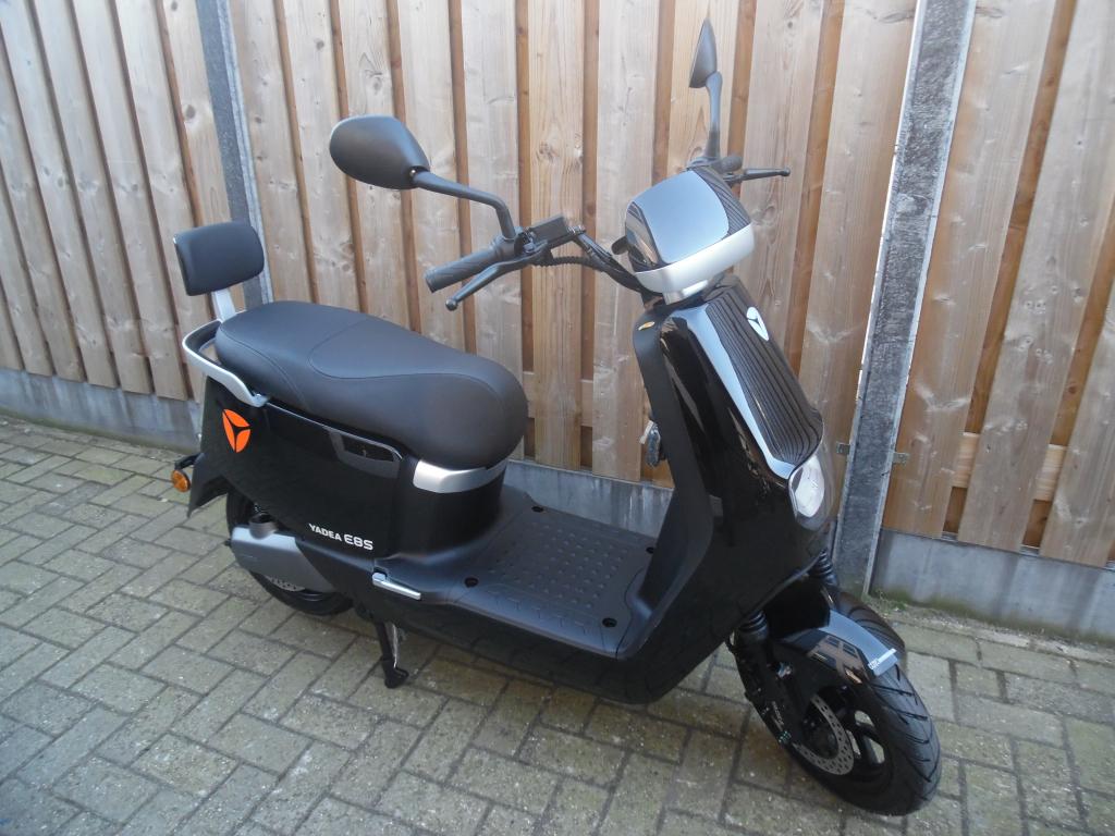 NIEUWE Yadea E8S Zwart & Blauw & Grijs 45km ELECTRISCH, Fietsen en Brommers, Scooters | Overige merken, Moteo NL BV, Bonnetstraat 1 6718XN Ede NL