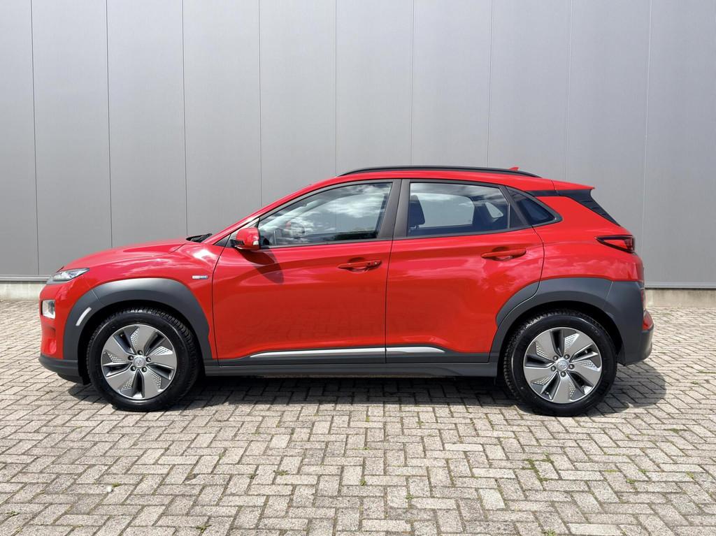 Hyundai Kona EV Comfort 64 kWh Automaat|SOH 100%|Carplay|NL, Gebruikt, Met garantie (alle), Origineel Nederlands, 64 kWh