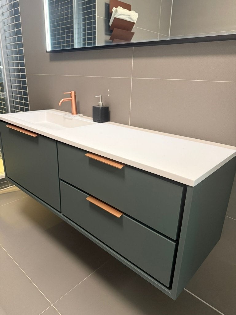 Nieuw Newwave Rize badmeubel petrol met ledspiegel 140 cm, Huis en Inrichting, Badkamer | Badkamermeubels, Ophalen, 100 tot 150 cm