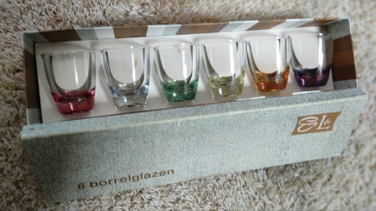 Set van 6 gekleurde borrelglaasjes, Antiek en Kunst, Ophalen of Verzenden