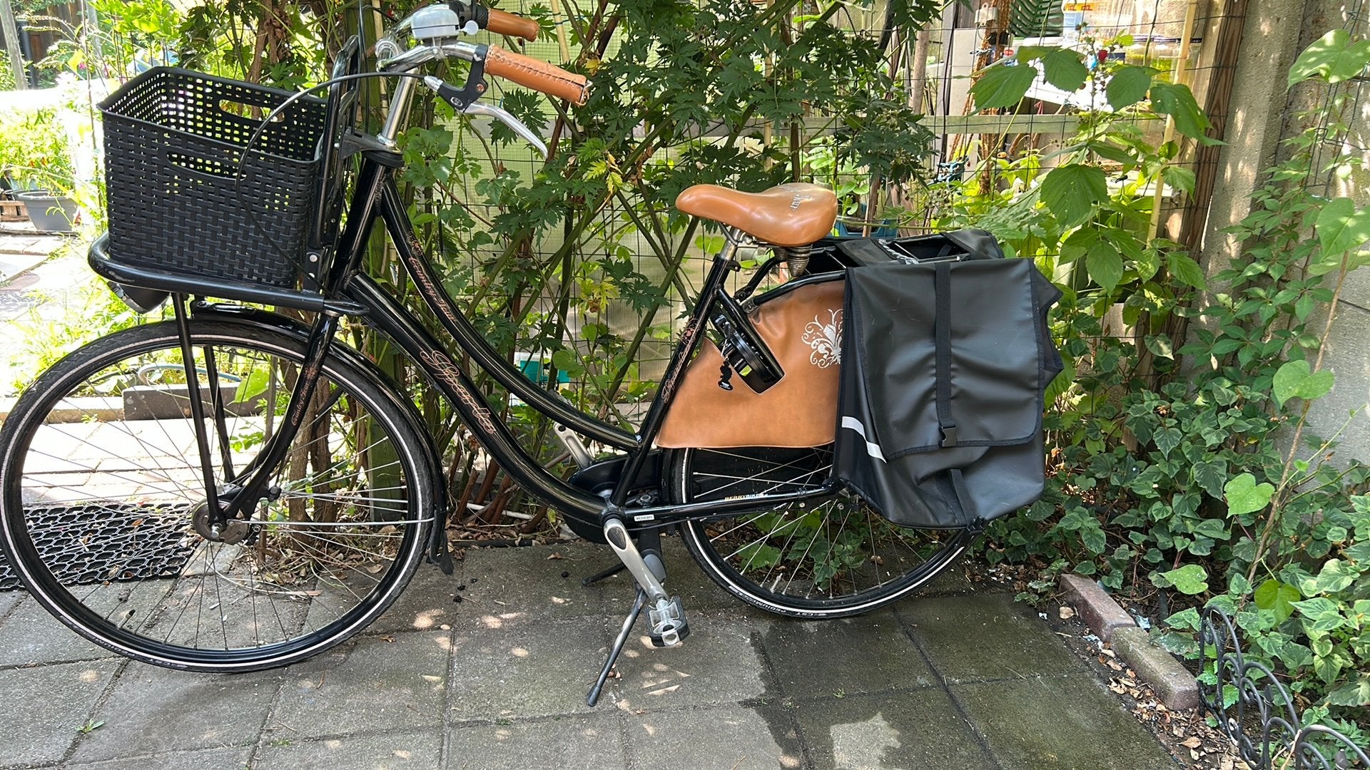 Ladies Bicycle/Dames Fiets. 28”, Ophalen, Zo goed als nieuw
