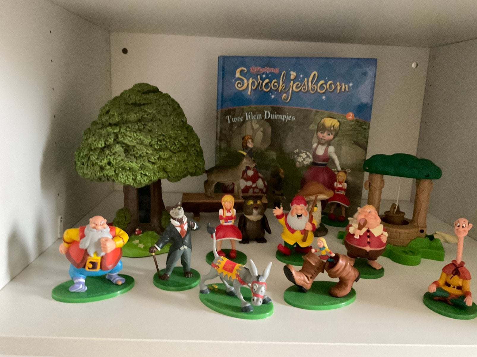Efteling sprookjes figuren + leesboek, Verzamelen, Ophalen of Verzenden, Overige figuren, Zo goed als nieuw, Beeldje of Figuurtje
