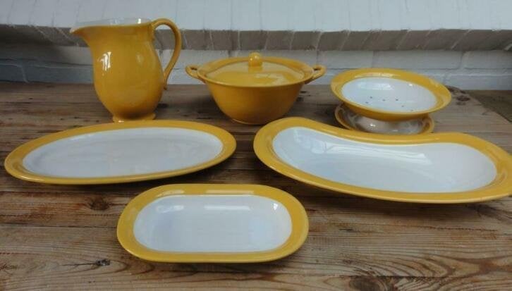 Serviesdelen vintage geel/ wit servies HUIZEN, HOLLAND, Huis en Inrichting, Keuken | Servies, Gebruikt, -, -, Overige typen