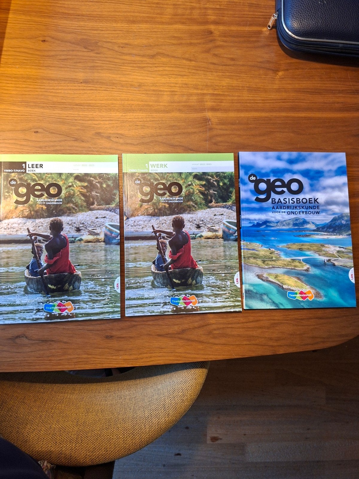 schoolboeken aardrijkskunde vmbo-t/havo voor de onderbouw, Boeken, C.M. de Boer, Ophalen of Verzenden, Zo goed als nieuw, Nederlands