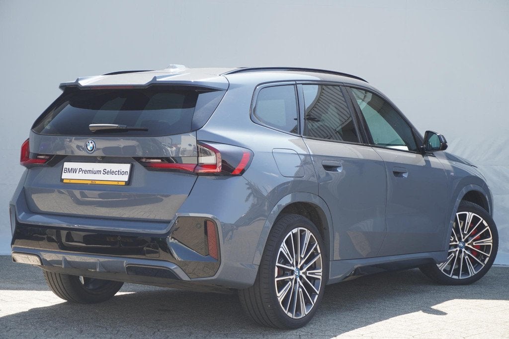 BMW iX1 xDrive30 | M Sportpakket Pro | Panoramadak | Trekhaa, Auto's, BMW, Stof, Gebruikt, Met garantie (alle), Vierwielaandrijving