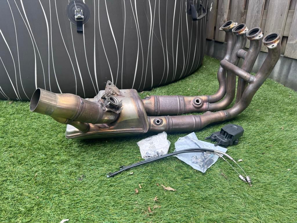 BMW S1000RR K67 Spruitstuk + Katalysator OEM, Motoren, Onderdelen | BMW, Ophalen of Verzenden, Gebruikt