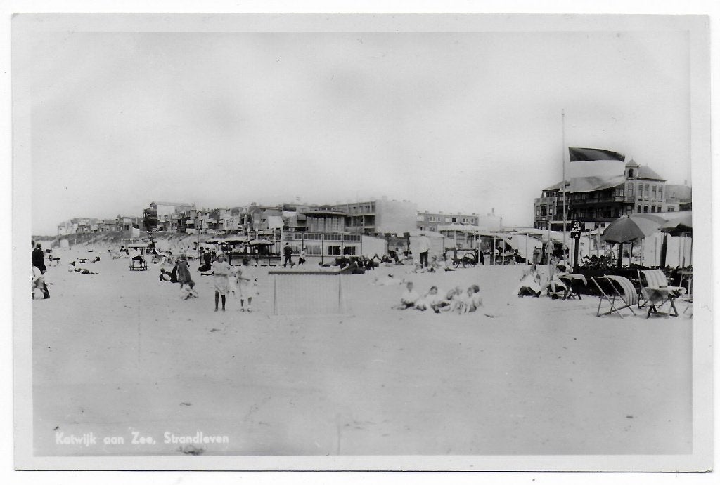 Katwijk aan Zee Strandleven Ongelopen Ansichtkaart (B7601, Ophalen of Verzenden, 1960 tot 1980, Ongelopen, Zuid-Holland