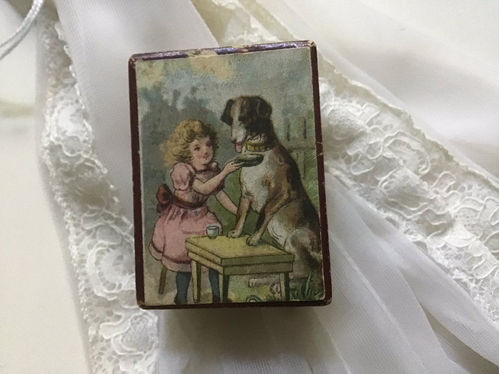 Antiek Sieraden Doosje 1920 Meisje met Hond Juwelier Delft, Antiek en Kunst, Curiosa en Brocante, Ophalen of Verzenden