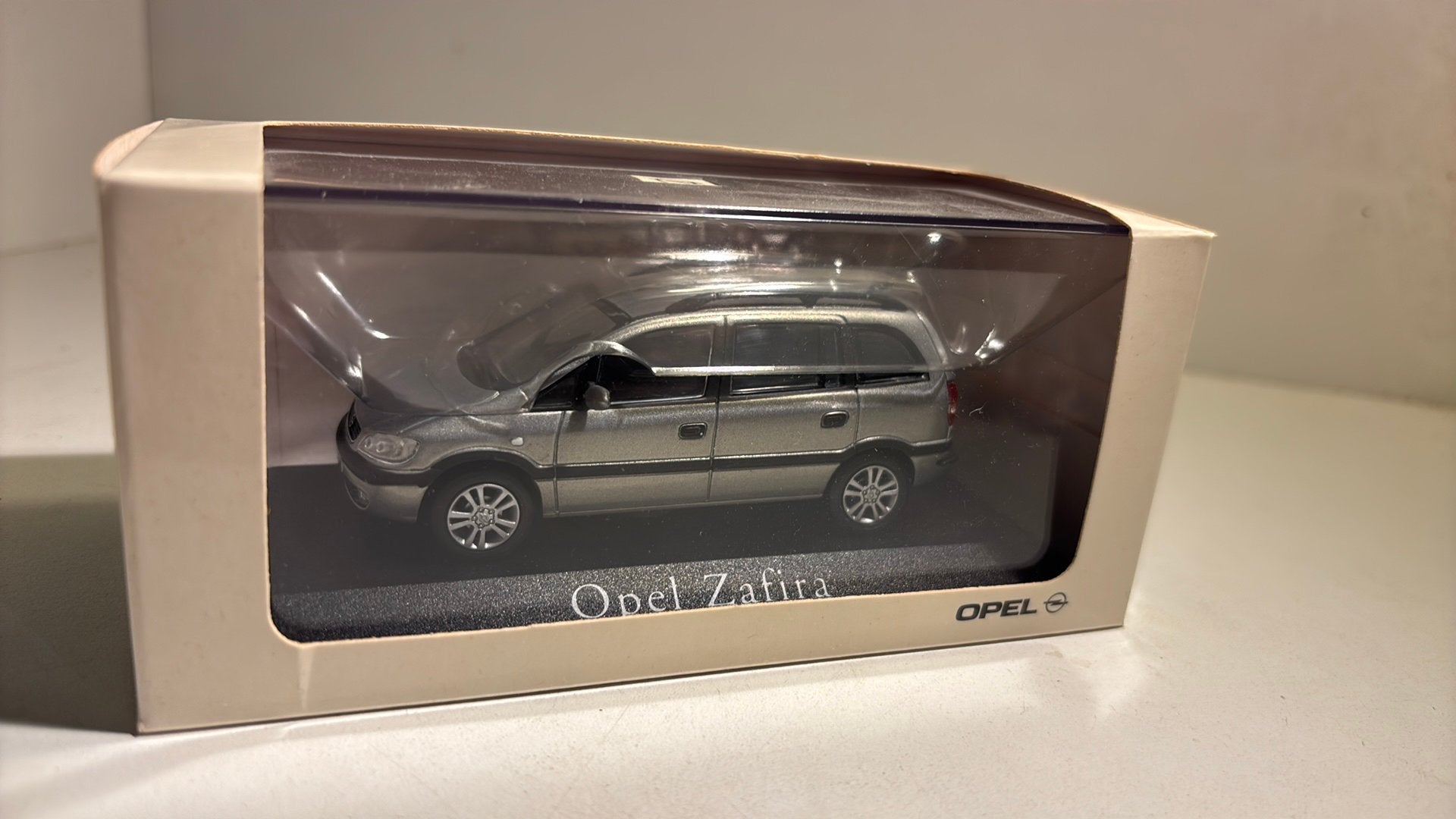 Opel zafira minichamps 1.43, Auto, Ophalen of Verzenden, MiniChamps, A