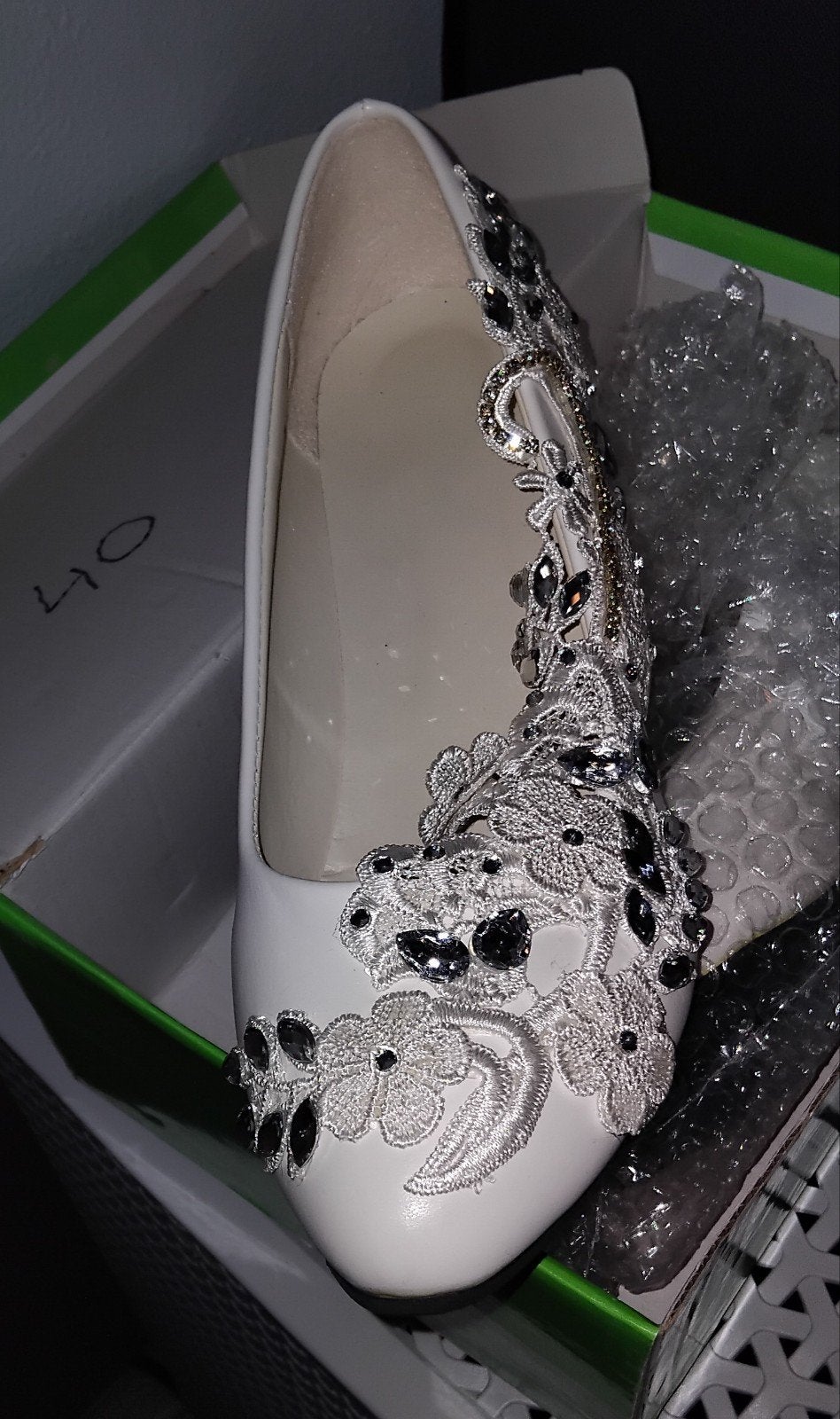 Elegante witte trouwschoenen met versiering - Maat 40, Ophalen, Zo goed als nieuw, Wit, Pumps