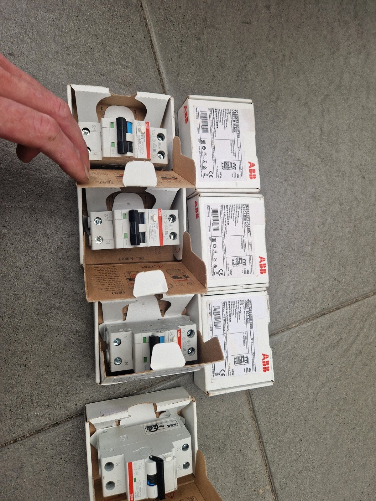 Verschillende nieuwe aardlekschakelaars, Doe-het-zelf en Verbouw, Elektra en Kabels, Ophalen, Nieuw, Aardlekautomaat