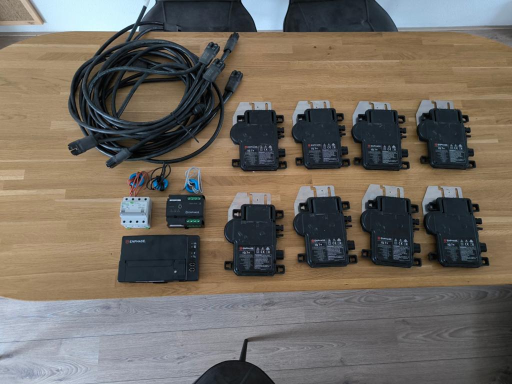 Enphase complete set micro omvormer voor8 zonnepanelen 3fase, Doe-het-zelf en Verbouw, Ophalen, Compleet systeem