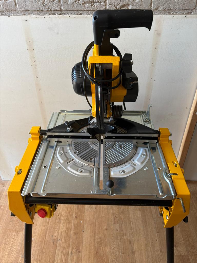 Zaagtafel/afkortzaag, Ophalen, Zo goed als nieuw, Afkortzaag, 30 tot 70 mm