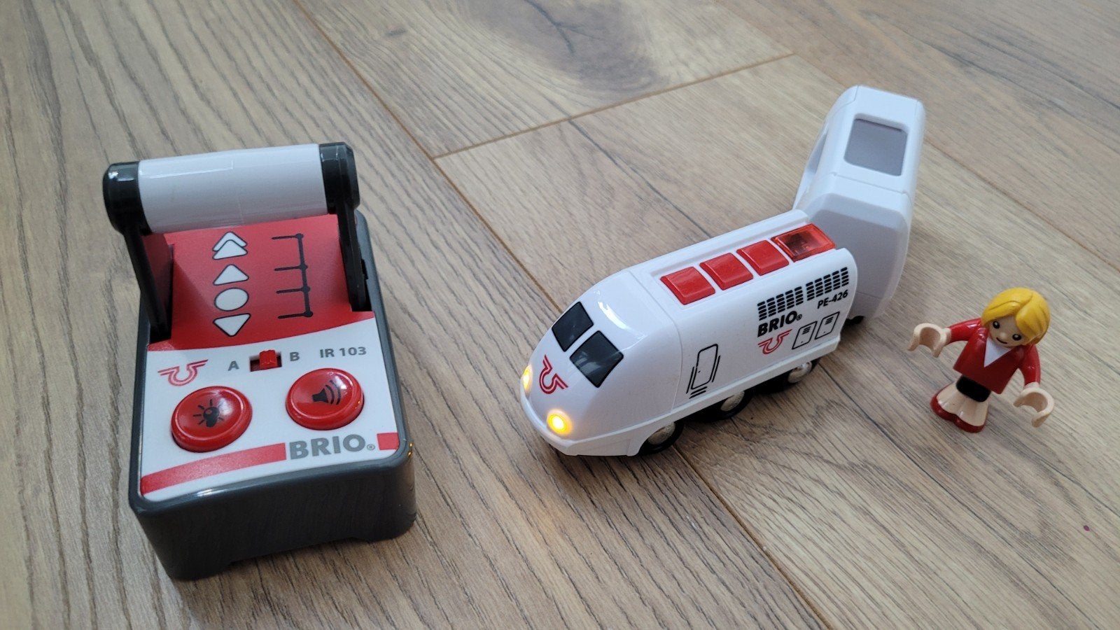Brio Trein met afstandsbediening en wagon, Ophalen of Verzenden, Gebruikt, Overige typen