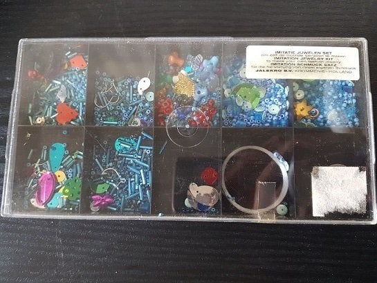 Sieraden kit met diverse kralen etc, zelf sieraden maken., Verzenden, Zo goed als nieuw, Overige typen