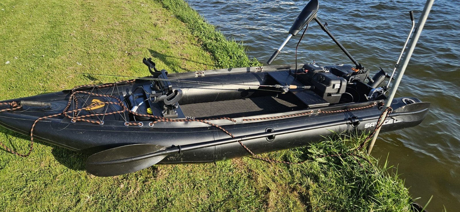 Opblaasbare savagear  Kayak met Raymarine Fishfinder en Pedd, Ophalen, Opblaasbaar, Zo goed als nieuw, 2-persoons
