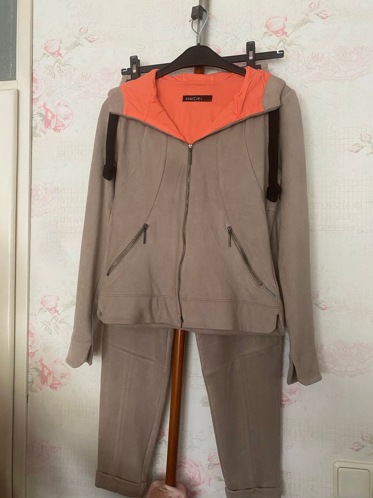 Marc Cain Huispak 2-delig Suede Look Beige Maat 36, Kleding | Dames, Ophalen of Verzenden, Zo goed als nieuw, Maat 36 (S), Beige
