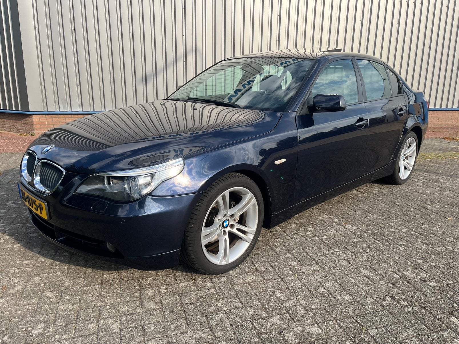 BMW 5-Serie 525i AUT 2004 Executive Youngtimer!!, Auto's, Automaat, Achterwielaandrijving, Zwart, 2000 kg