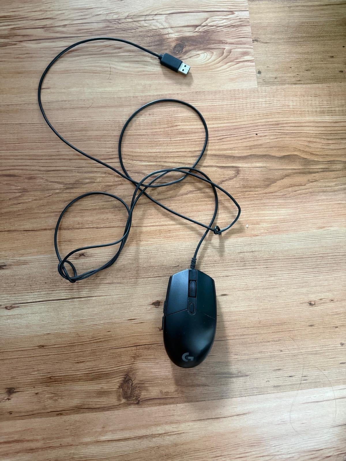 Logitech G203 muis en Corsair K55 RGB toetsenbord set, Computers en Software, Muizen, Rechtshandig, Muis, Gebruikt, Gaming muis