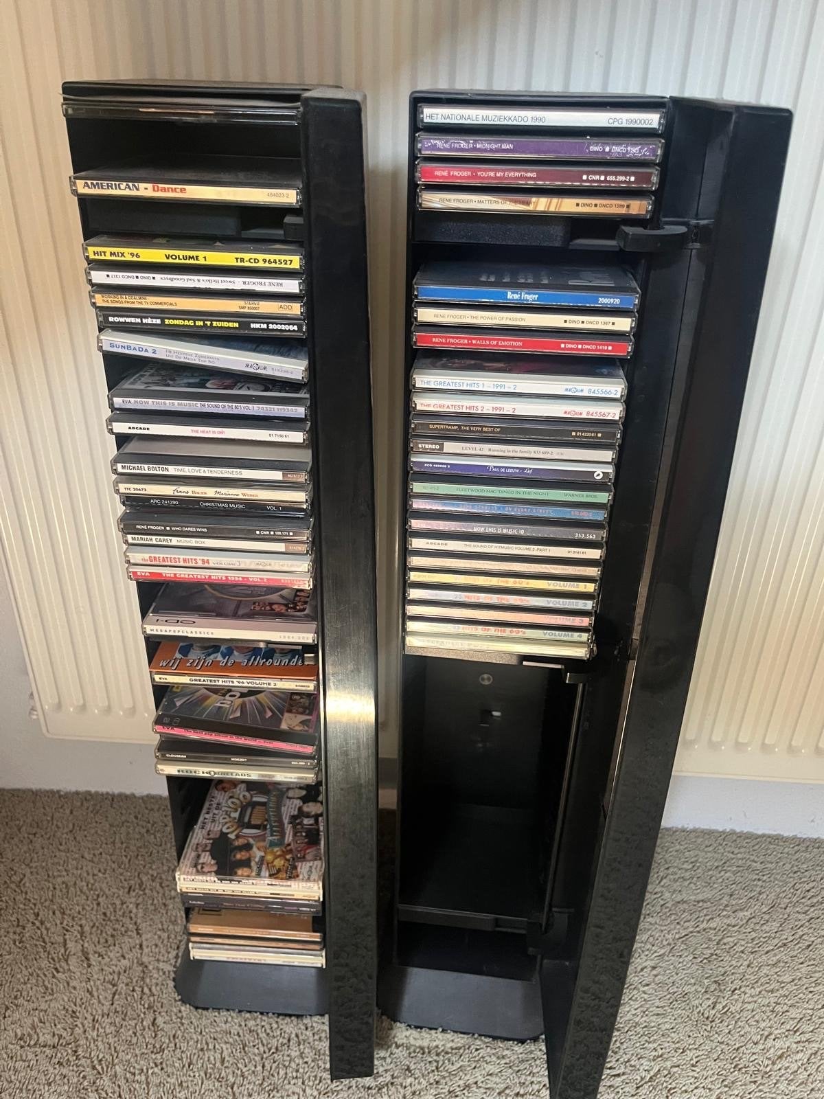 CD-rek / CD-toren - Zwart kunststof, Ophalen, Kunststof, Gebruikt, 150 discs of meer