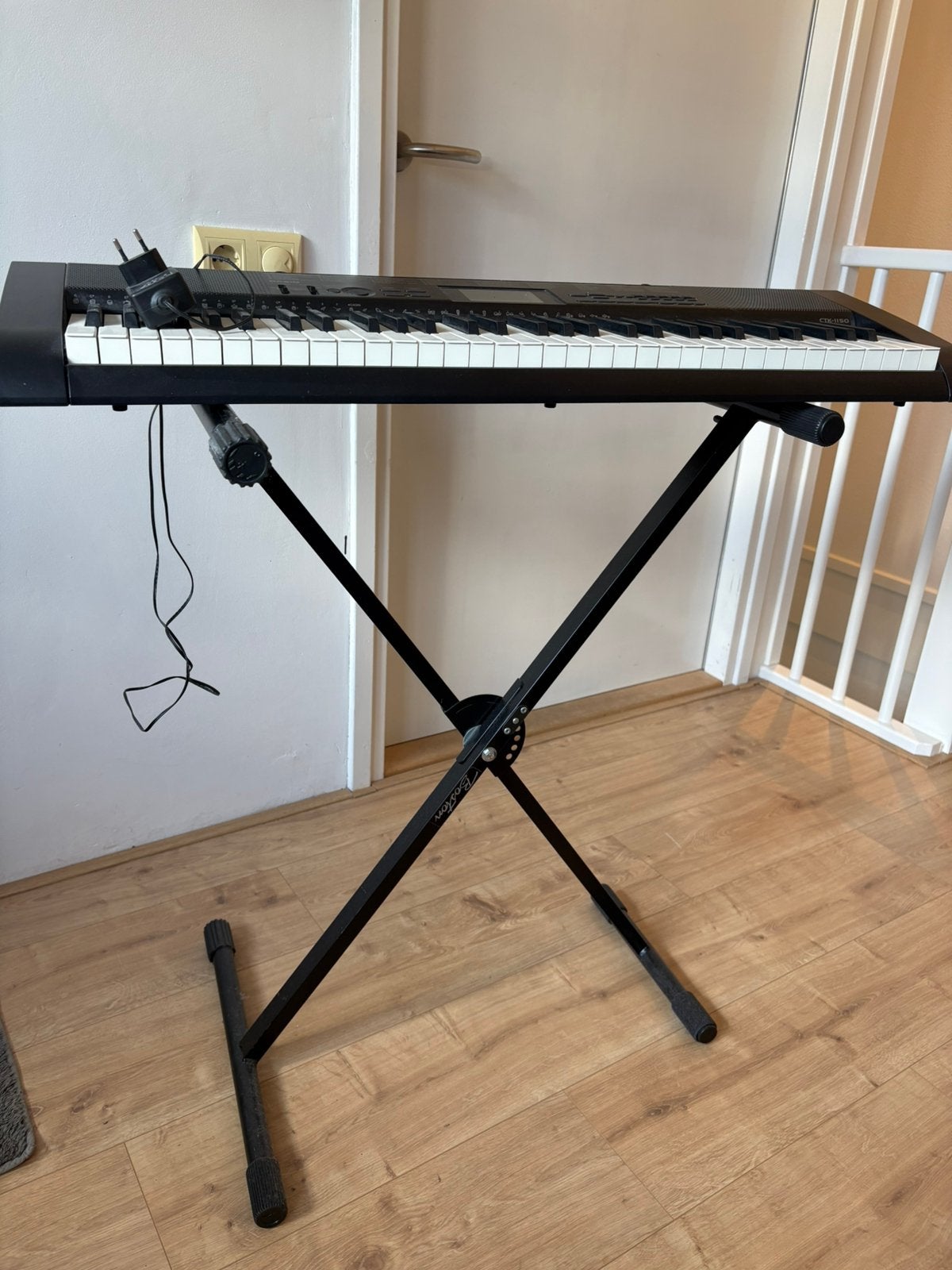 Casio keyboard met standaard, Muziek en Instrumenten, Ophalen, Casio, 61 toetsen, Zo goed als nieuw