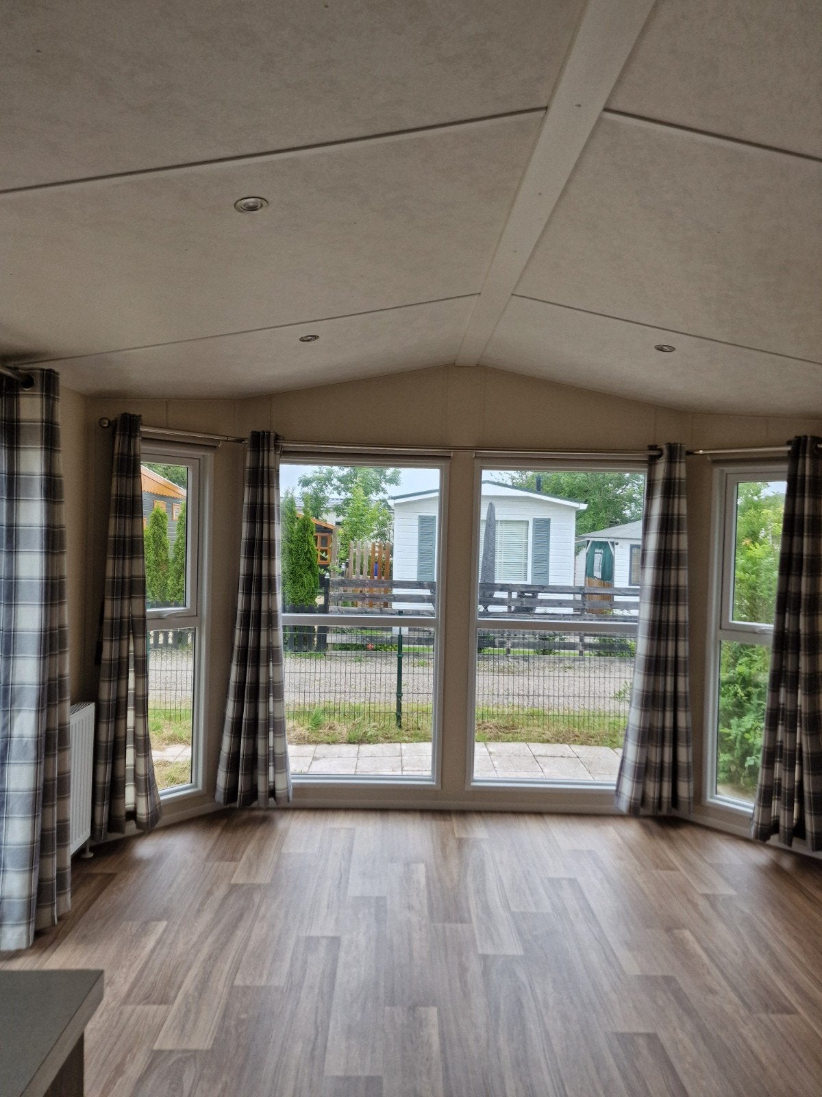 Prachtige nieuwe set gordijnen., Huis en Inrichting, Stoffering | Gordijnen en Lamellen, Ophalen of Verzenden