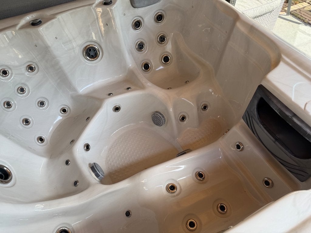 Jacuzzi te koop, Tuin en Terras, Ophalen, Zo goed als nieuw, Trap, Vast
