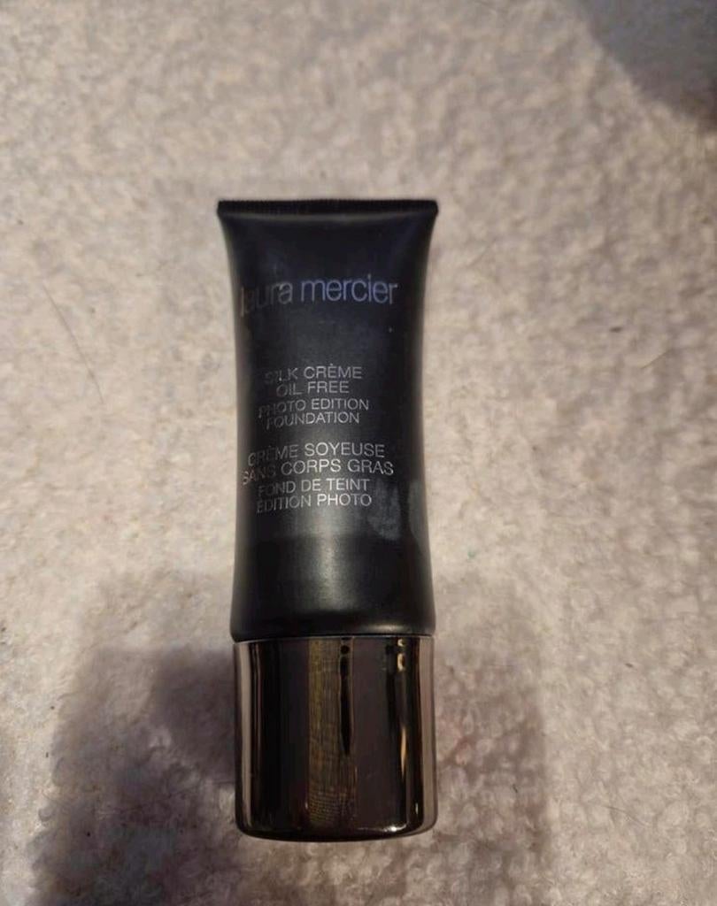Laura Mercier silk crème oil free foundation in Ivory!, Sieraden, Tassen en Uiterlijk, Uiterlijk | Cosmetica en Make-up, Ophalen of Verzenden