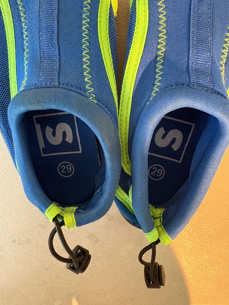 Surfschoenen maat 29, Ophalen of Verzenden, Zo goed als nieuw, Kind, Zeil- of Surfschoenen