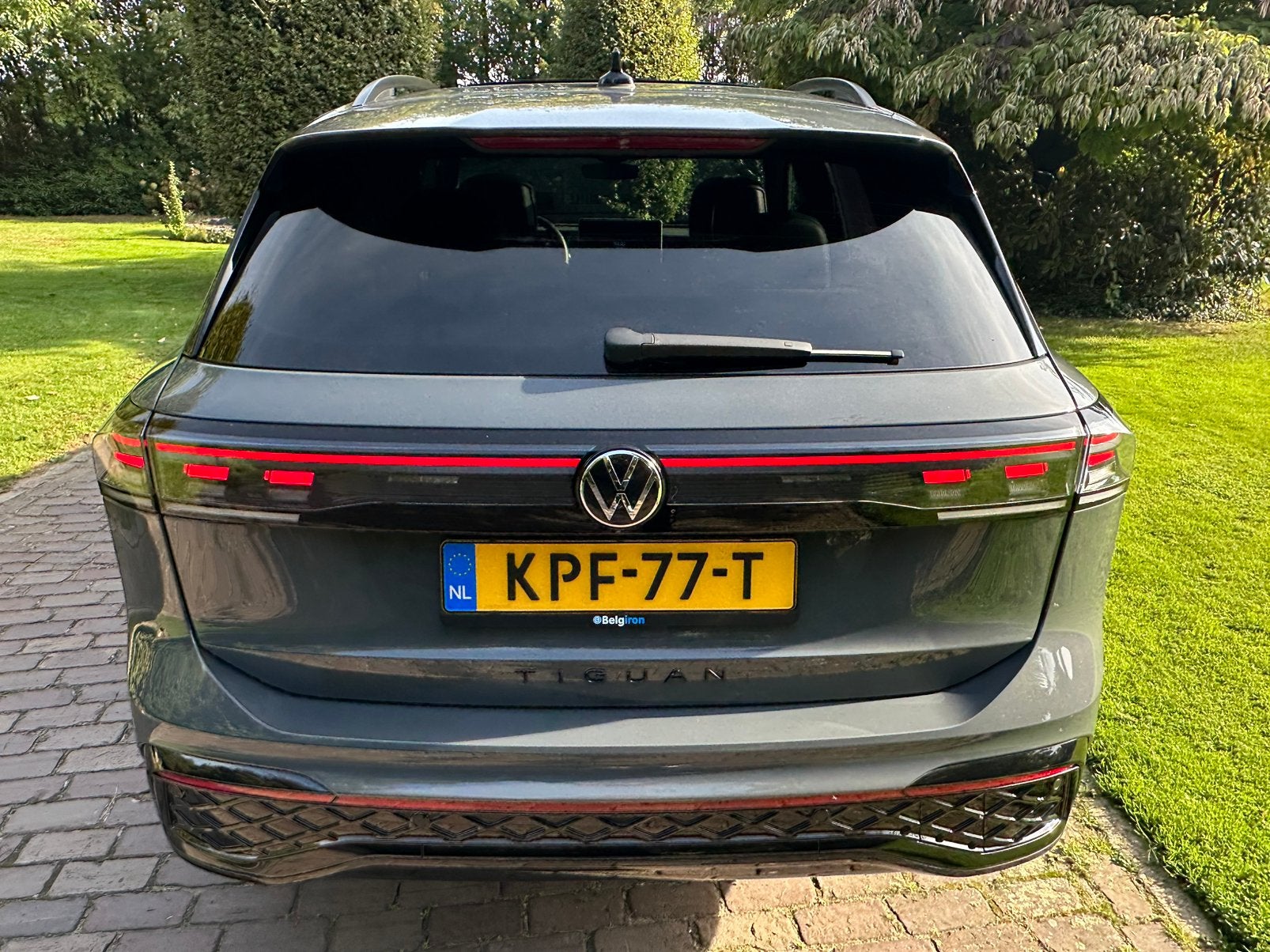 Foto 7 van Volkswagen Tiguan Hybride 272PK R-Line 2025 Dolphin Grijs