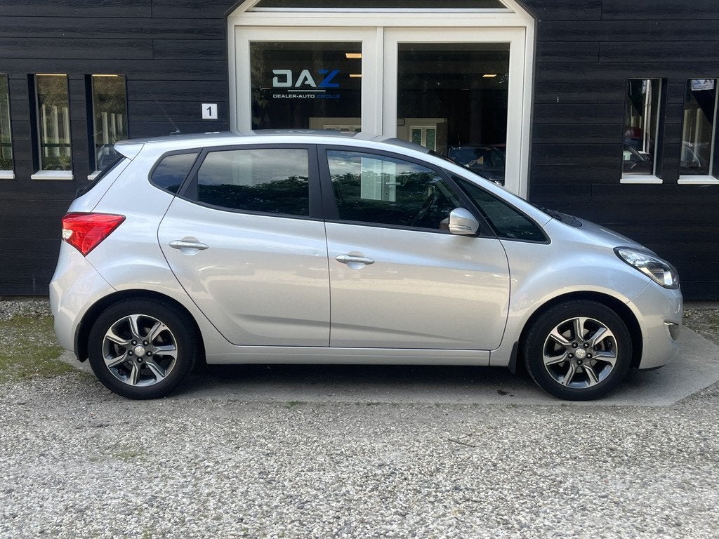 Hyundai ix20 1.4i Go! Ecc/Audio/Navi/Trekhaak (bj 2016), Voorwielaandrijving, Stof, Gebruikt, Euro 6