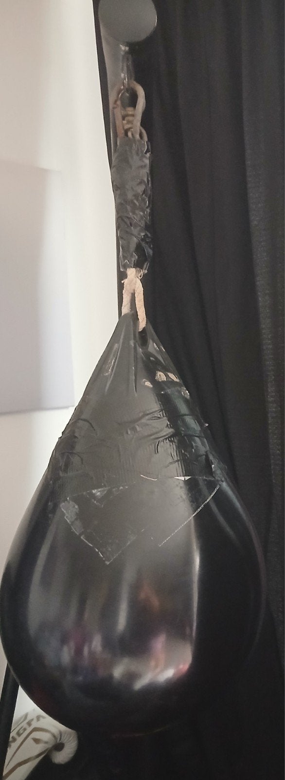 Zwarte boksbal / speedbag voor vechtsporttraining, Ophalen of Verzenden, Gebruikt, Overige, Vechtsportmateriaal