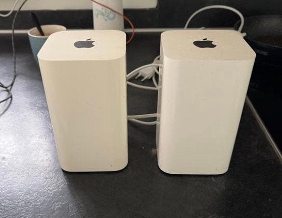 Apple AirPort Extreme A1521 (2x). Samen 70€., Ophalen of Verzenden, Zo goed als nieuw