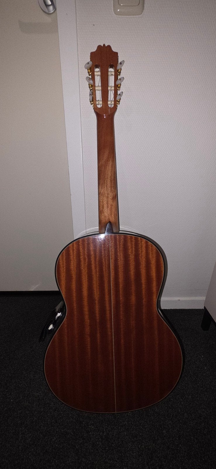 Foto 3 van Klassieke gitaar Admira A2 met Koffer Gator