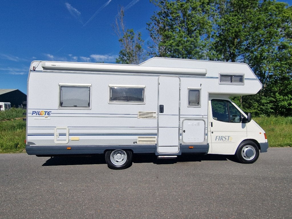 Ford camper, 6 persoons, lage km stand, nieuwe APK, Caravans en Kamperen, Campers, Alkoof, Ringverwarming, Reservewiel, Ford
