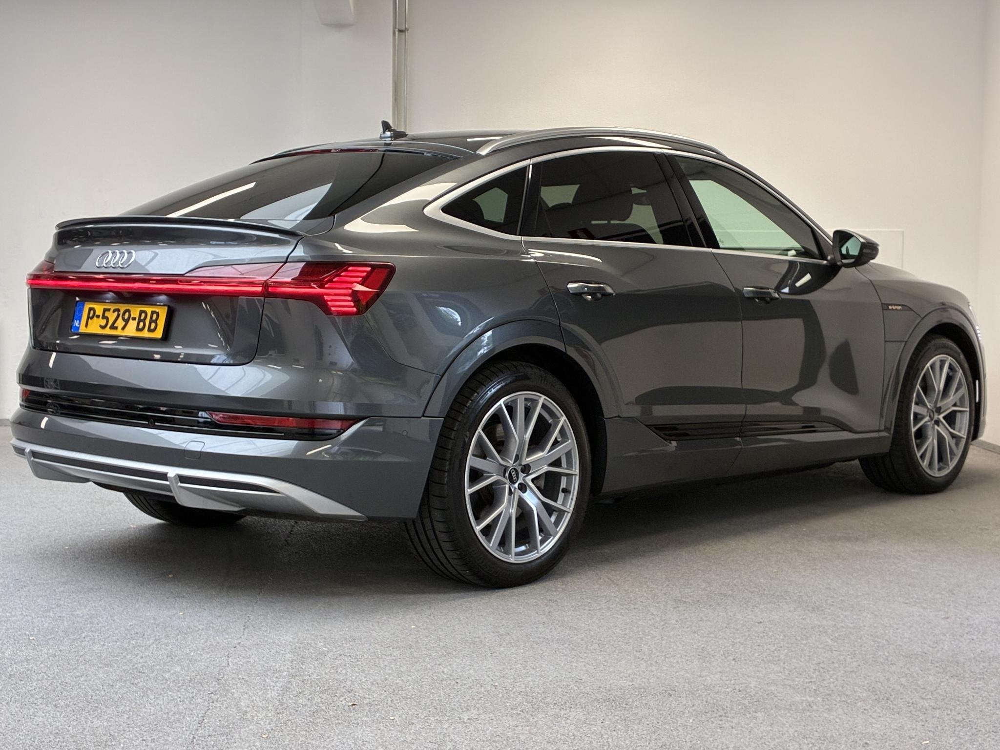 Audi e-tron Sportback 50 quattro S edition 71 kWh | TREKHAAK, Auto's, 71 kWh, Met garantie (alle), Automatische klimaatregeling
