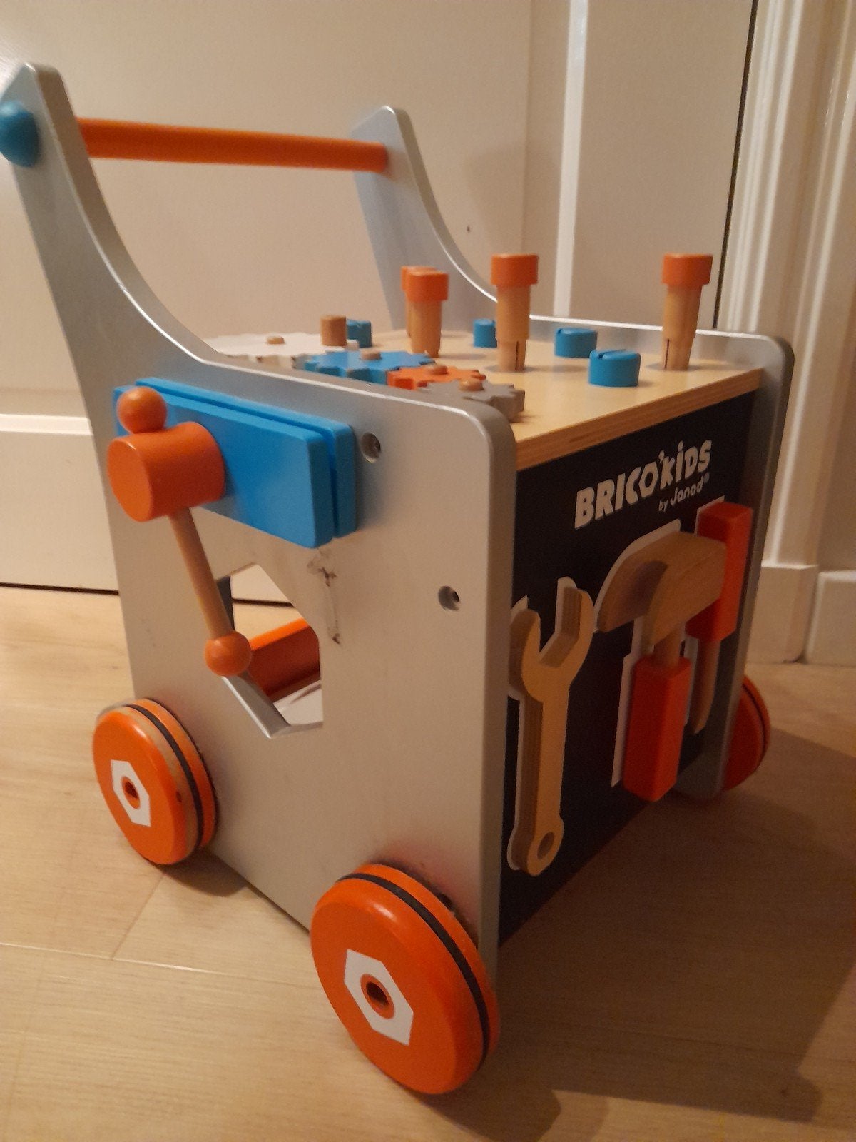 Janod Brico'Kids Houten Loopwagen Werkbank, Ophalen of Verzenden, Zo goed als nieuw, Overige typen, Met wieltjes