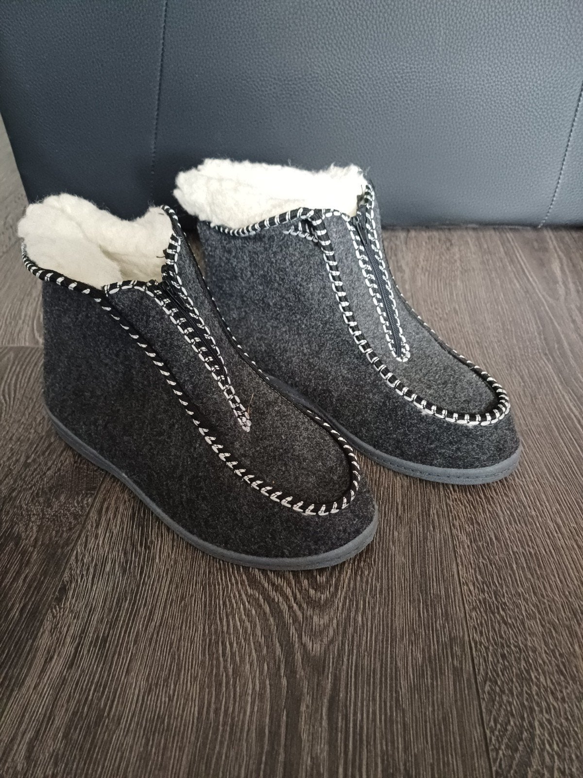 Comfortabele grijze pantoffels 42 met rits en warme voering, Ophalen of Verzenden, Zo goed als nieuw, Pantoffels of Sloffen, Grijs