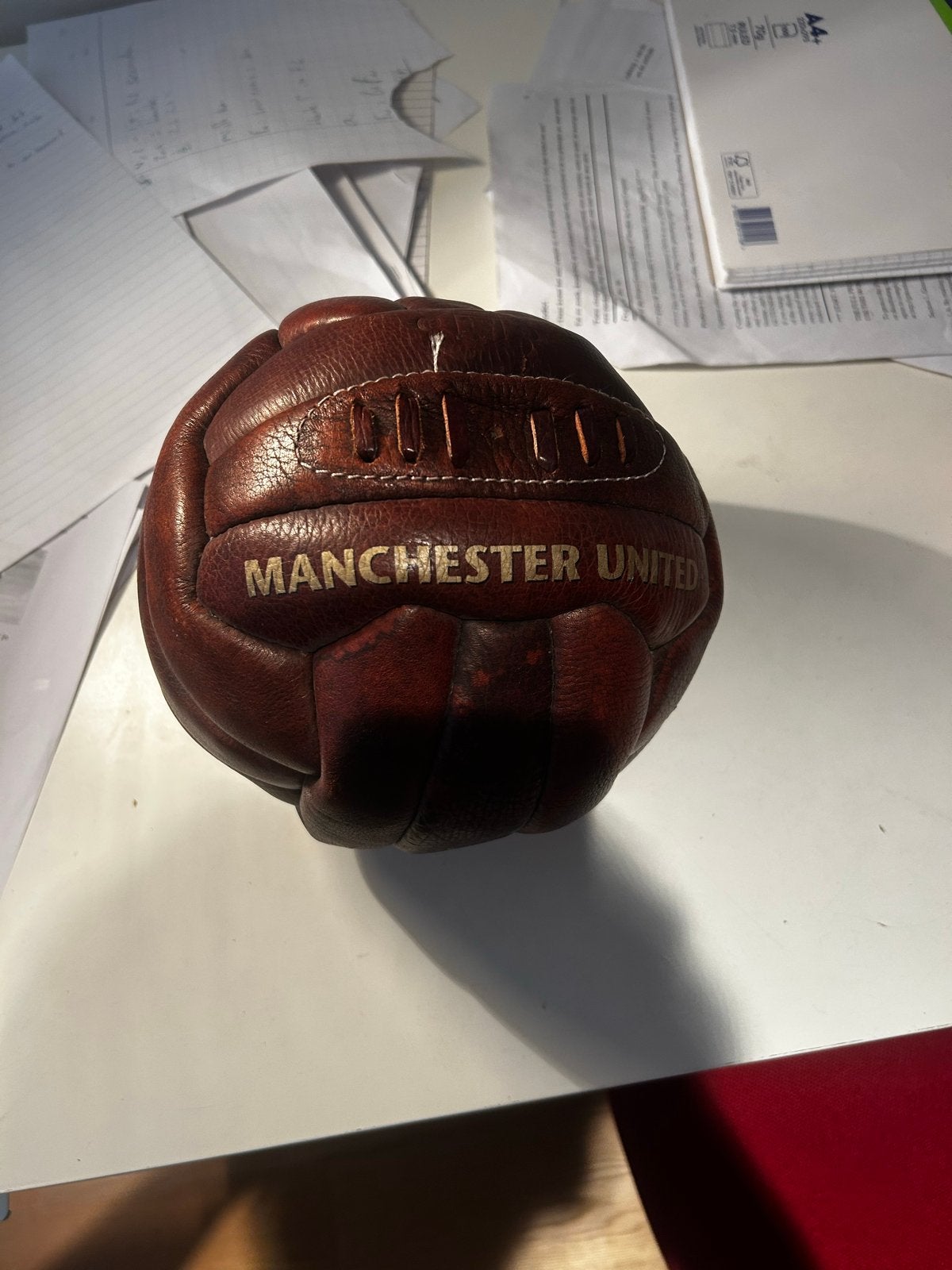 Antieke Manchester United Voetbal - Vintage Leren Bal, Antiek en Kunst, Antiek | Overige Antiek, Ophalen of Verzenden
