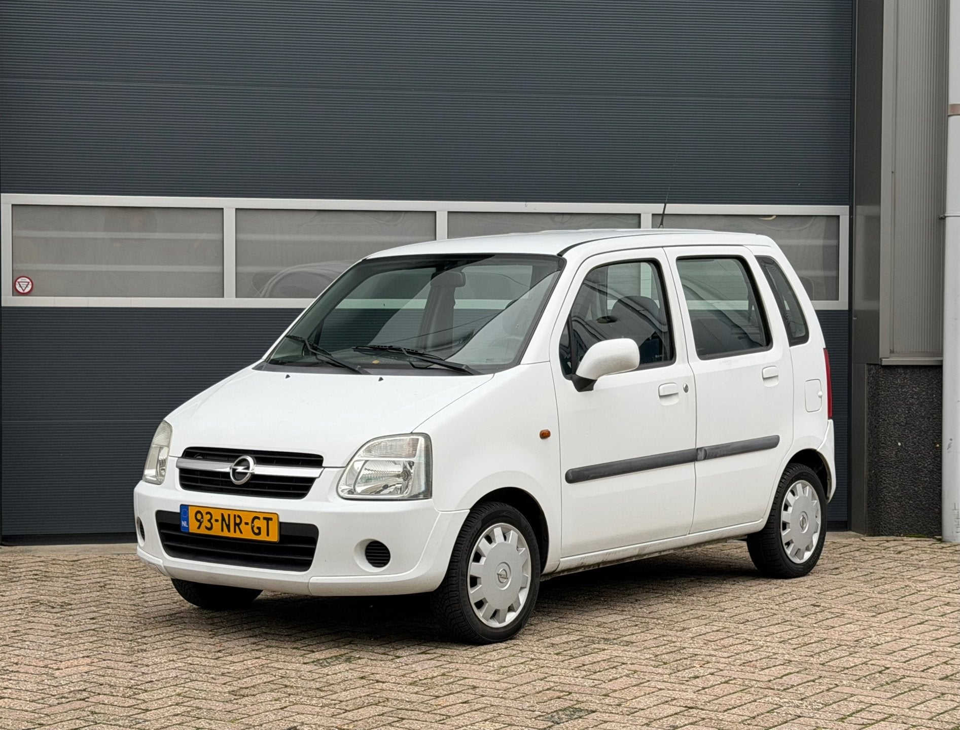 Opel Agila 1.2-16V Enjoy bj.2004 Stuurbekr|Cv|Radio|Nap., Voorwielaandrijving, Elektrische ramen, Stof, Wit
