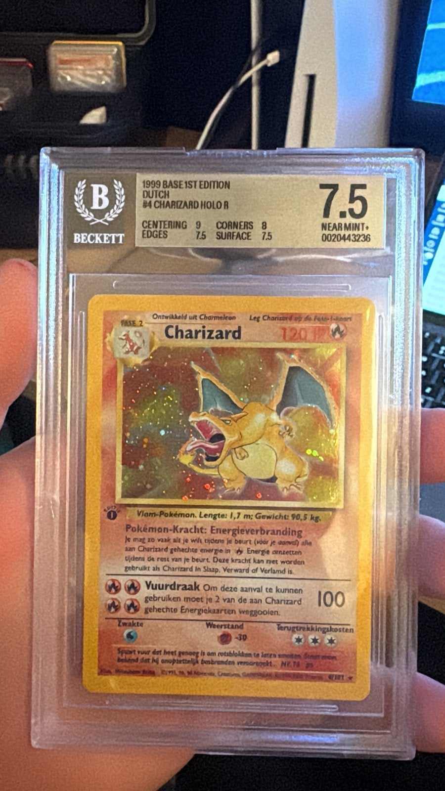 (Trade) Charizard base 4 1st edition BGS 7.5 new cert dutch, Ophalen of Verzenden, Zo goed als nieuw