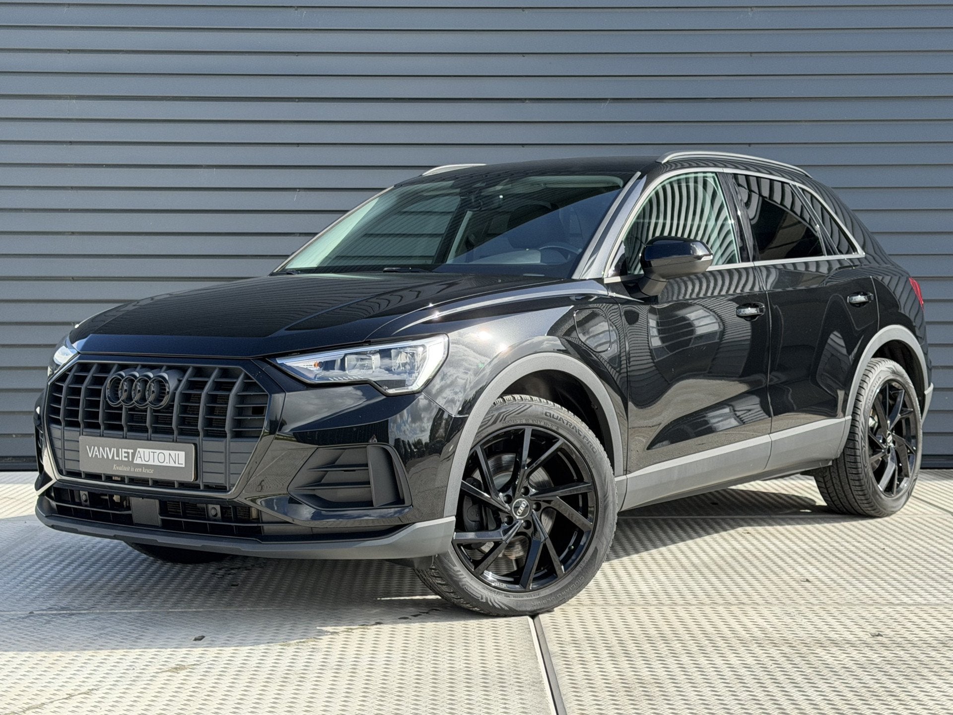 Audi Q3 45 TFSI e edition 245 PK | Apple carplay & Android a, Auto's, Dealer onderhouden, Stof, Gebruikt, Zwart