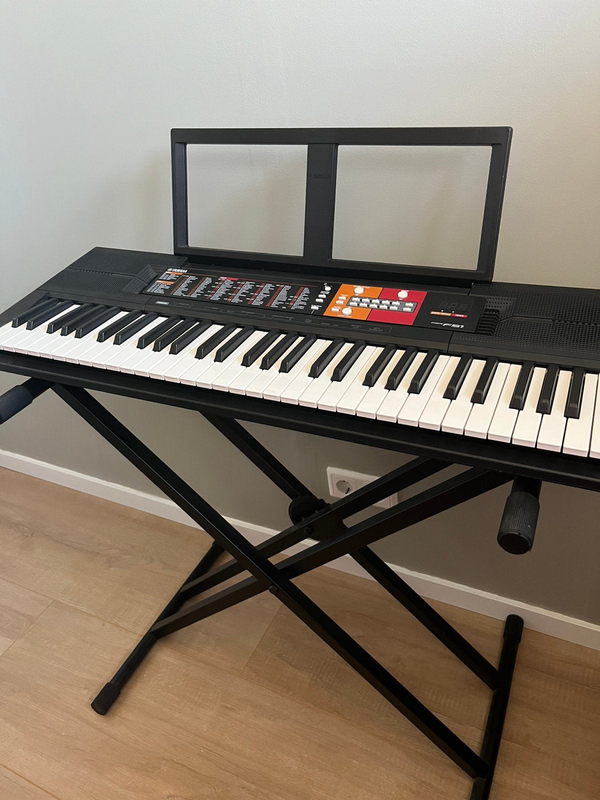 Yamaha keyboard + accessoires, Ophalen, Zo goed als nieuw, 61 toetsen, Yamaha
