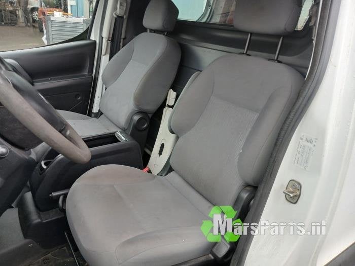 Voorstoelen links + rechts van een Peugeot Partner, Auto-onderdelen, Interieur en Bekleding, Gebruikt, -, -, Ophalen of Verzenden